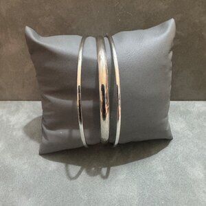 Set Of Three Silver Tone Metal Bangles Women Jewelry Accessories